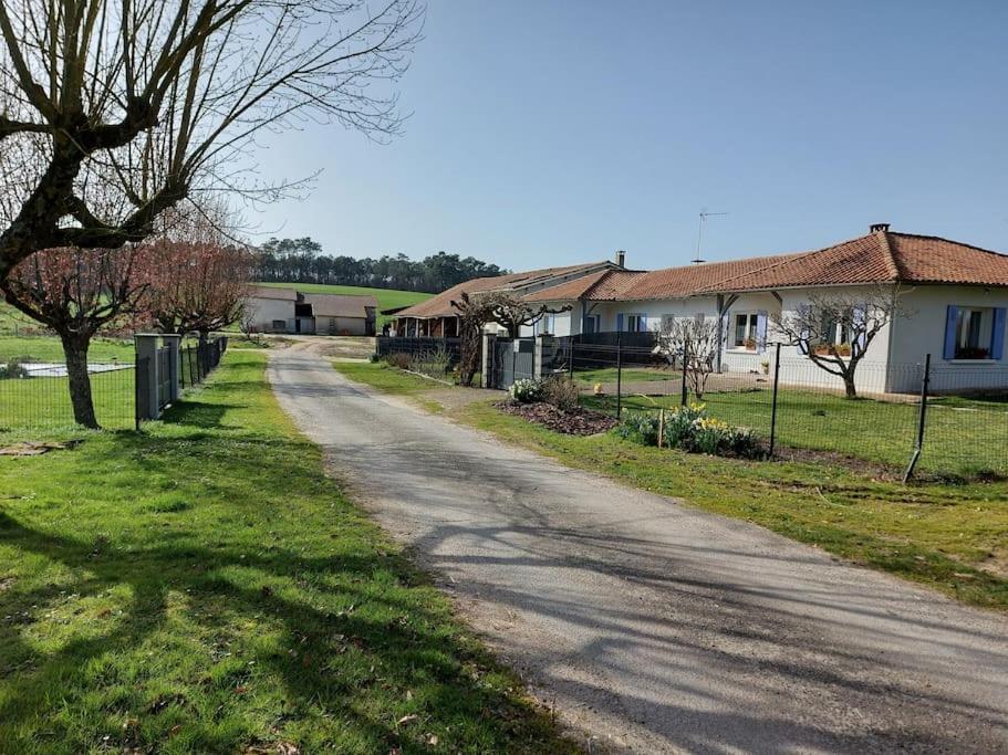 Au Coeur De La Nature Les Cocottes Saint-Vincent-Jalmoutiers Exterior foto